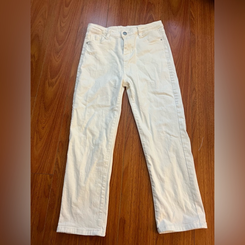 White denim jeans streachy. Mom jeans. New without tags